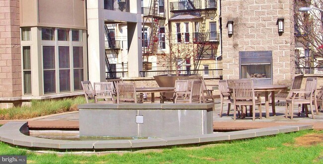 Foto del edificio - 1209 N Charles St