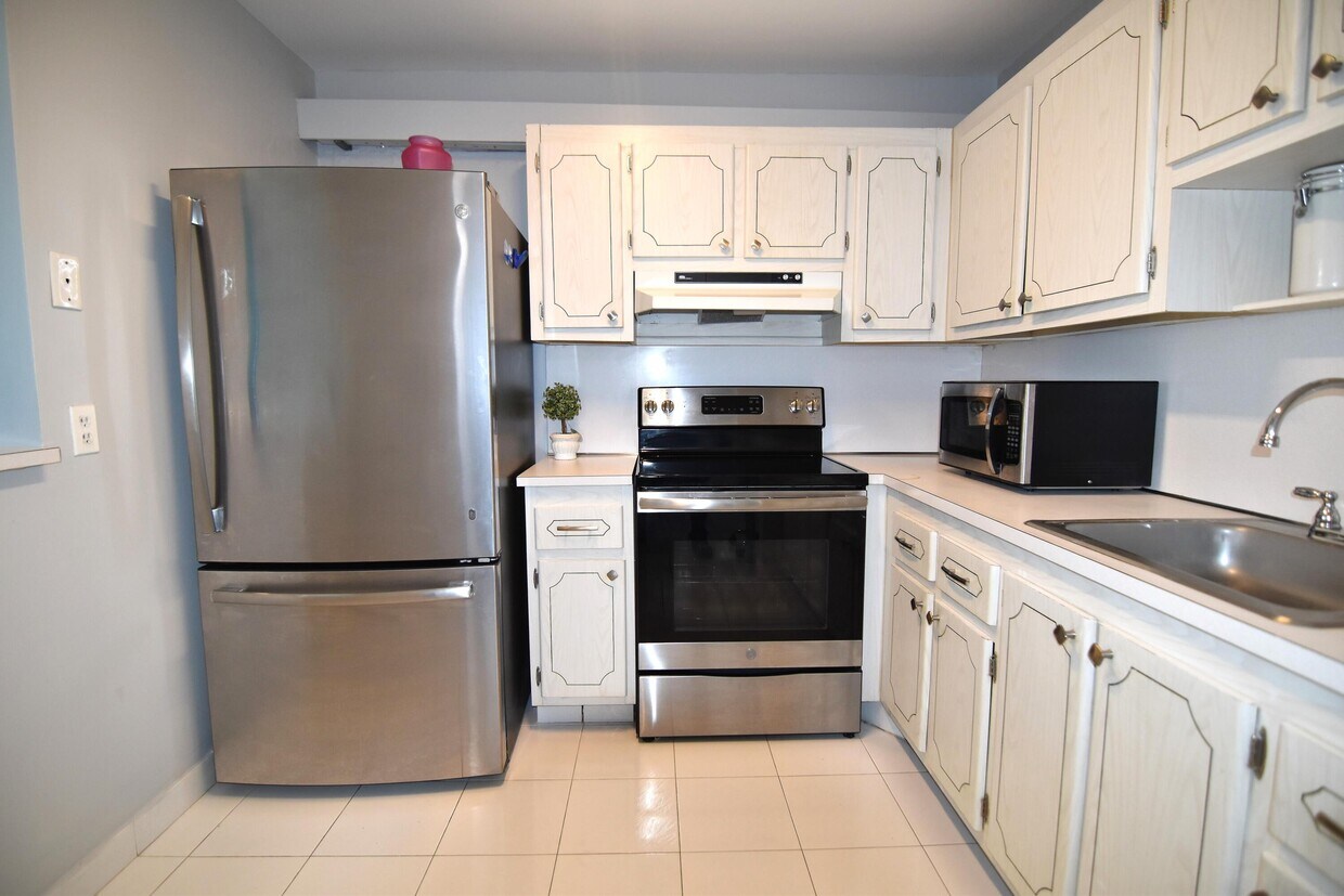 87 Brittany Ln Unit B, Delray Beach, FL 33446 Condo for Rent in
