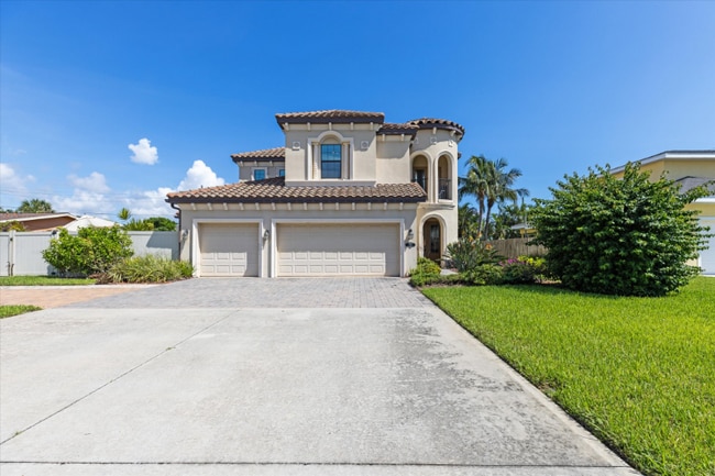 Building Photo - 110 Poinsetta St