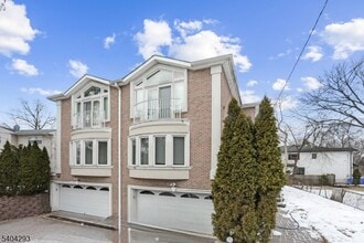 Building Photo - 135 Grove St