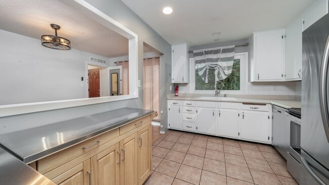 Building Photo - Charming ranch home in Central Colorado Sp...