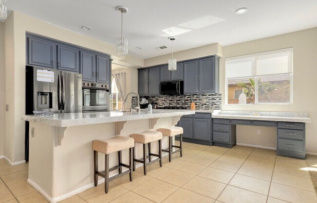 Foto del edificio - AVAILABLE NOW! Stunning UNFURNISHED 4-bedroom, 4-bathroom home at Talavera Community
