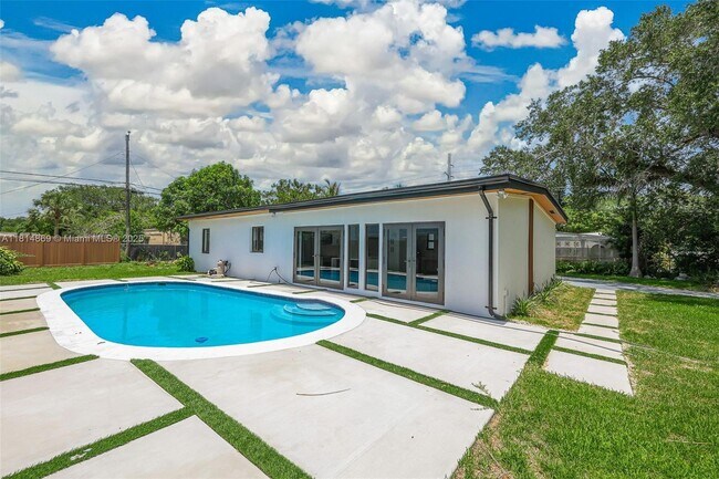 Foto del edificio - 3105 SW 16th St