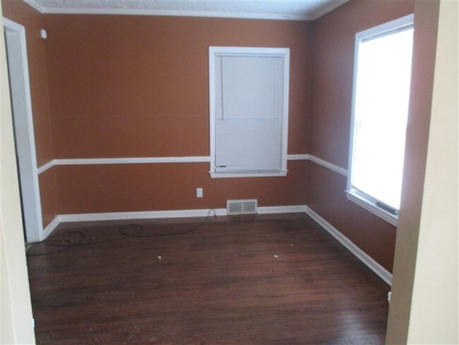 Building Photo - 8560 Roselawn St