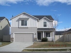 Building Photo - 3130 N Fairglen Ave