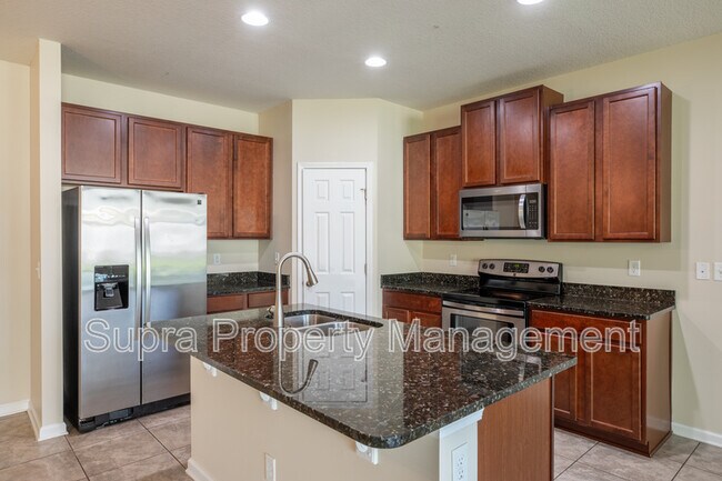 Building Photo - 11733 Lake Bend Cir