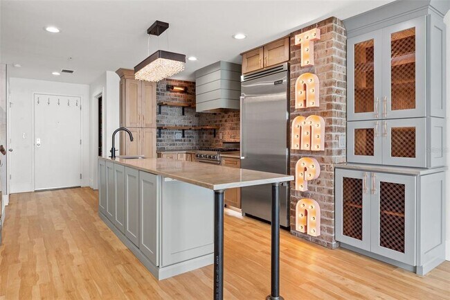 Foto del edificio - 1208 E Kennedy Blvd