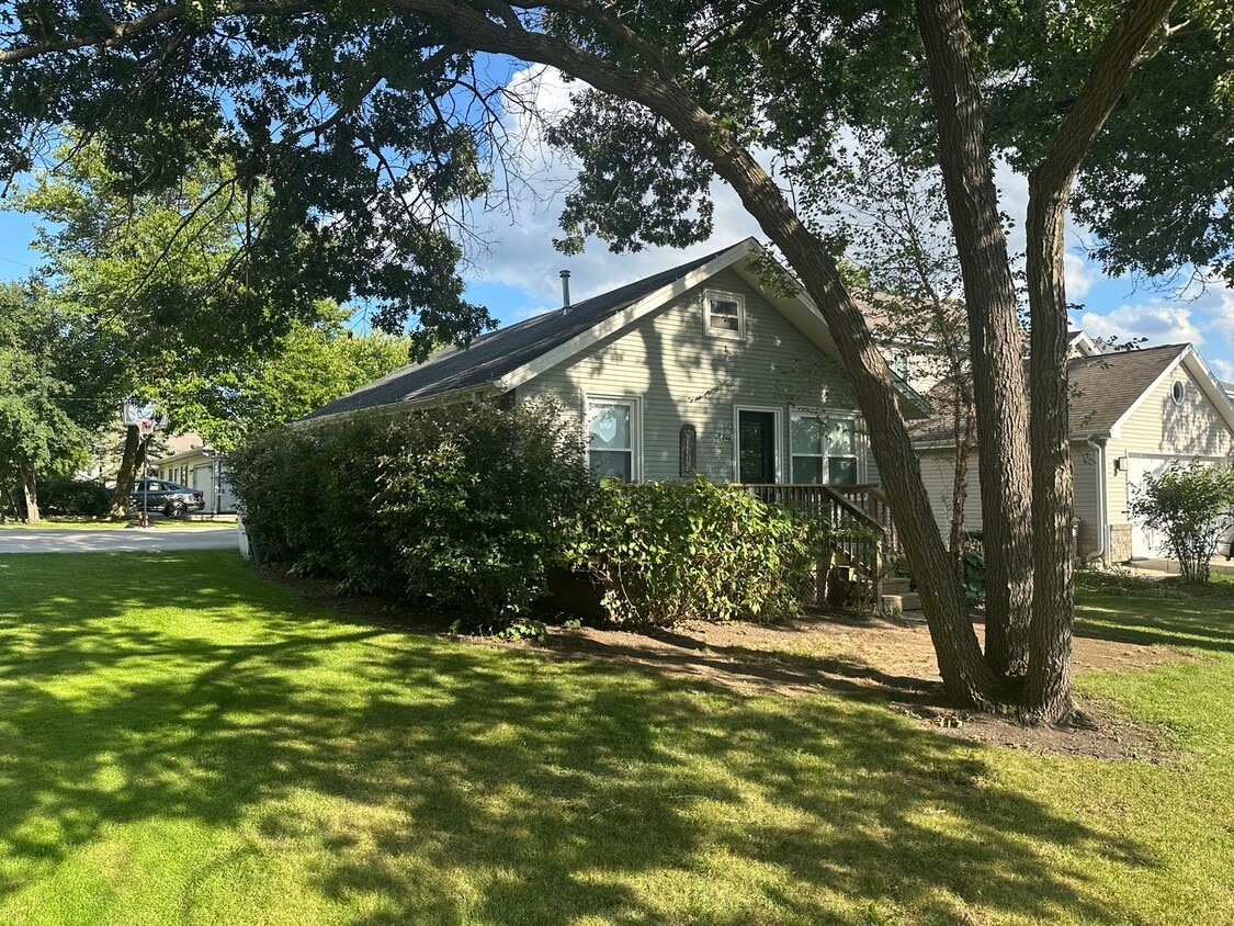 Primary Photo - 812 Ridge Ave