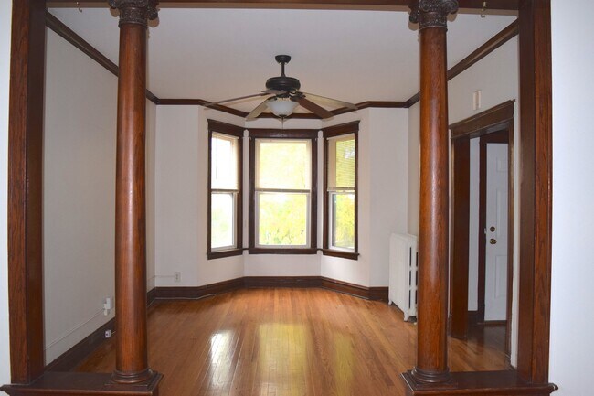 Building Photo - 914 Marengo Ave