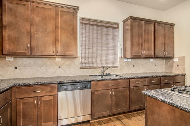 Foto del edificio - 5227 Lillian St