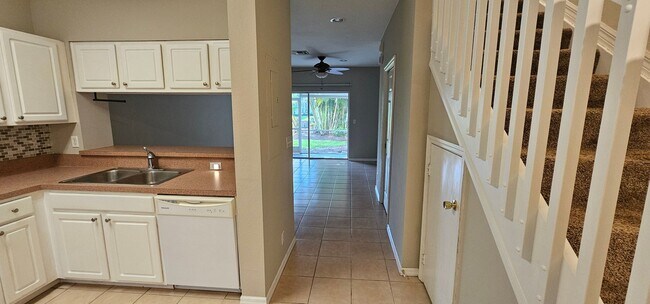 Foto del edificio - 2 Bedroom Townhouse in Cypress Landing – Available Now!