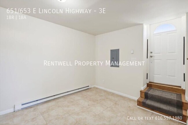 Foto del edificio - 651/653 E Lincoln Highway-3E
