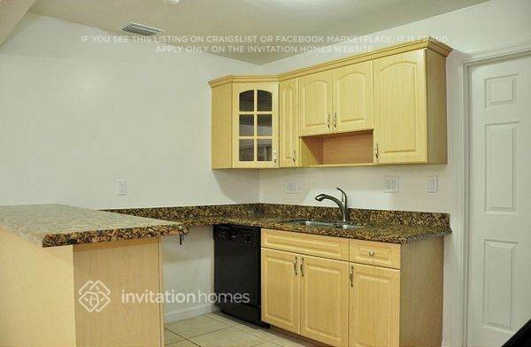 Building Photo - 7714 SW 6th Ct