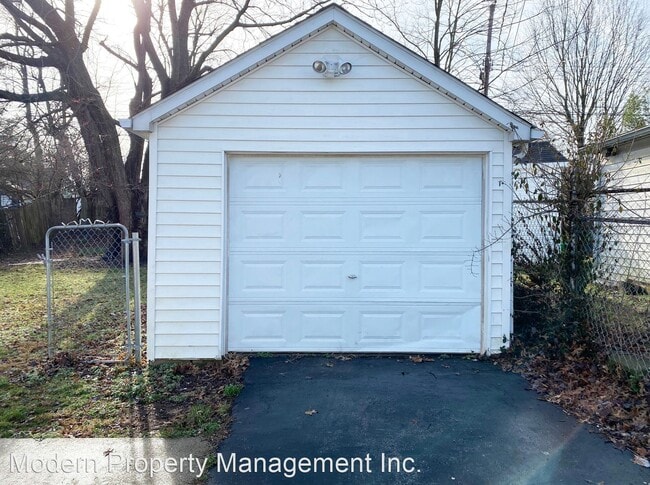 Building Photo - 3 br, 1 bath House - 1006 Marcellus Drive