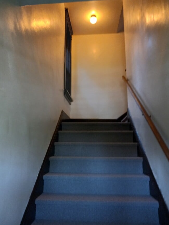 Building Photo - 1111 E 4th St