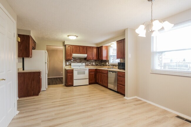 Foto del edificio - 1328 Brownswood Dr