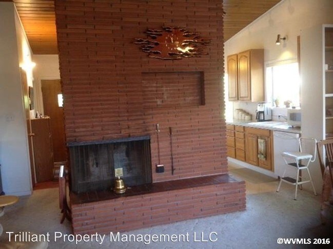 Building Photo - 1390 Marshall Dr SE