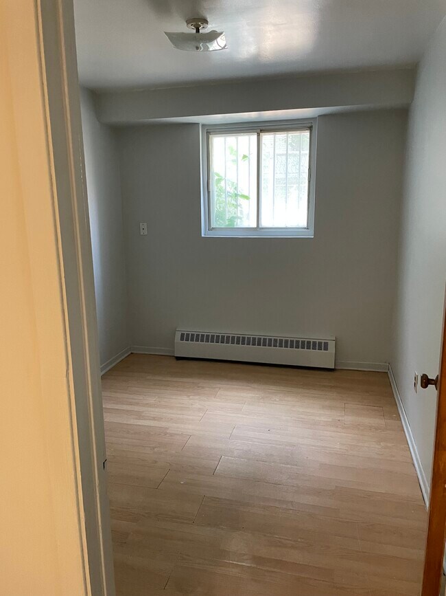 7020 Birnam Rue Unit B, Montréal, QC H3N 2S7 Apartments 7020 Birnam