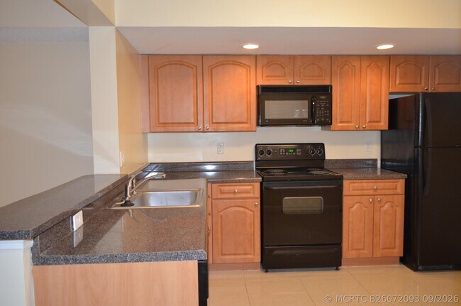 Foto del edificio - 5821 Riverside Dr
