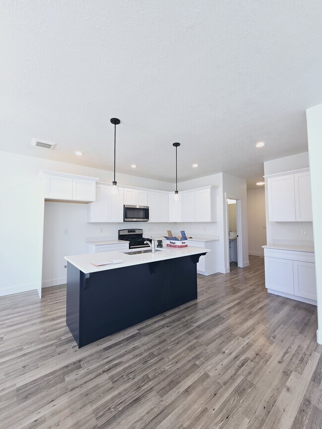 Building Photo - 4341 W Monument Peak Dr