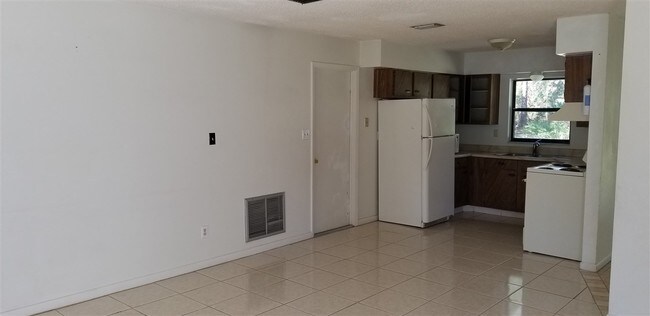 Building Photo - 4210 Flagler Estates Blvd