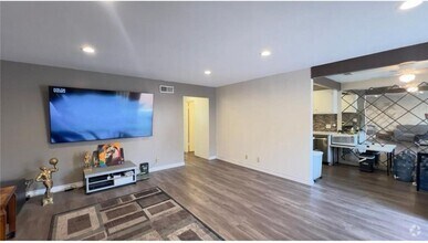 Building Photo - 731 E Fairway Dr