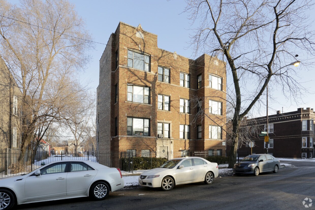 Primary Photo - Hamlin - Corliss Apartments