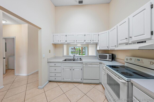 Foto del edificio - 216 Cypress Point Dr