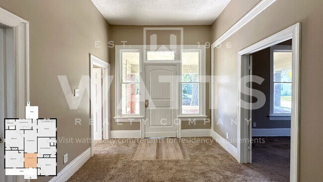 Building Photo - 3-Bed 2-Bath Century House in Wahouma Comm...
