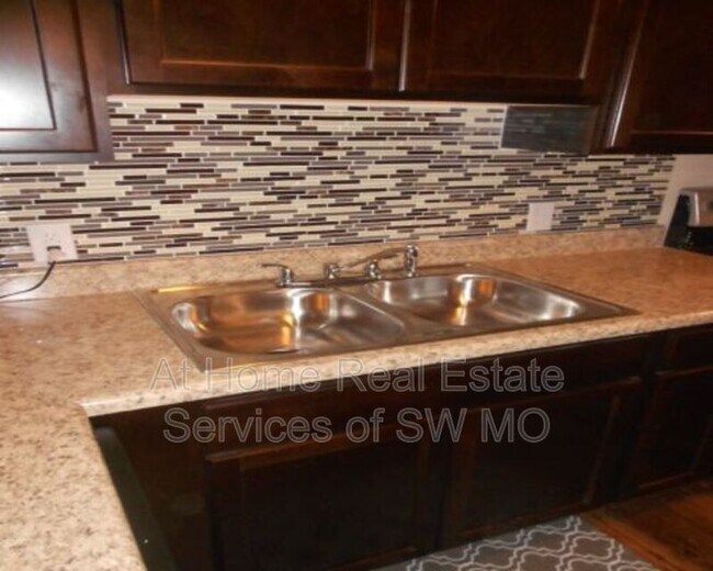 Foto del edificio - 1400 S Campbell Ave