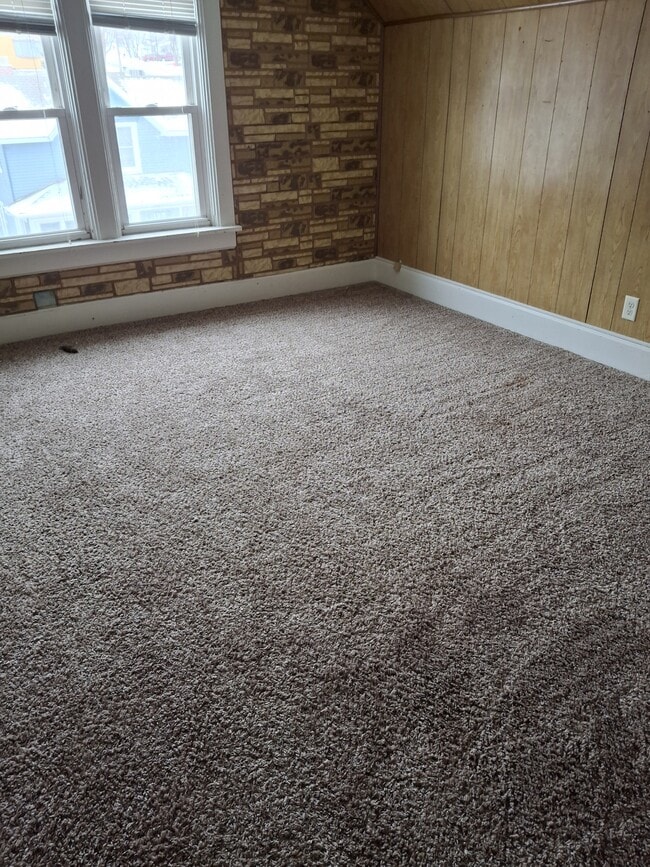 Bedroom - 125 Kettle Moraine Dr S