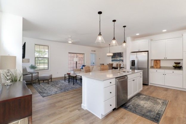 Foto del edificio - 1334 Monterey Pine Dr