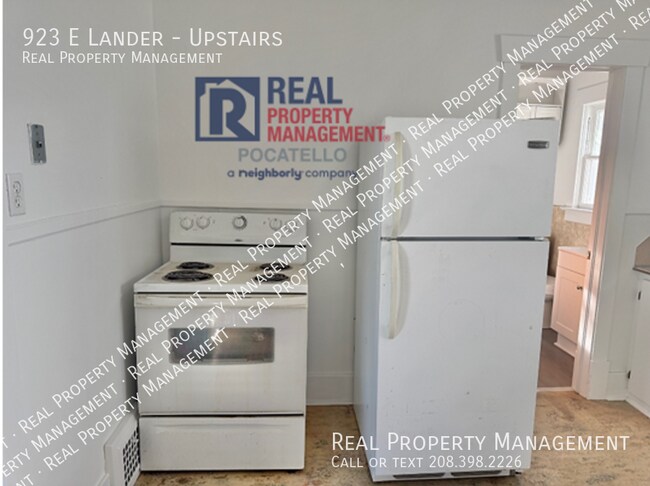 Building Photo - 2 bed 1 bath - Upstairs unit