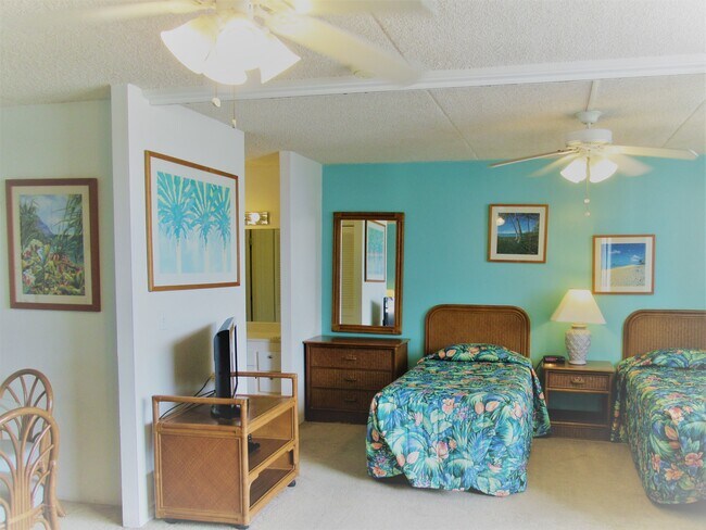 Building Photo - 2240 Kuhio Ave.
