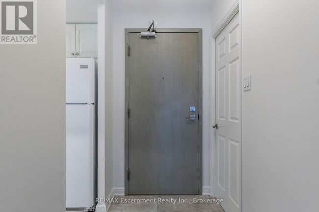 Building Photo - 430 Pearl St