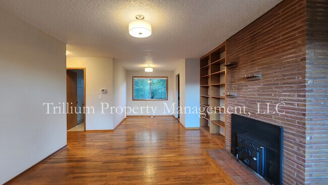 Building Photo - 215 SE 74th Ave