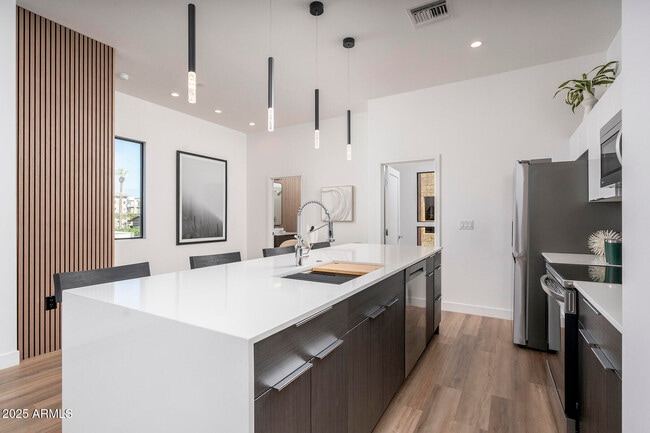 Building Photo - 4220 N 32nd St