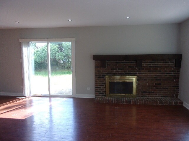 Building Photo - 24 Willow Rd