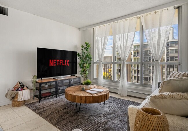 Photo du bâtiment - 9907-9104 104 Street NW