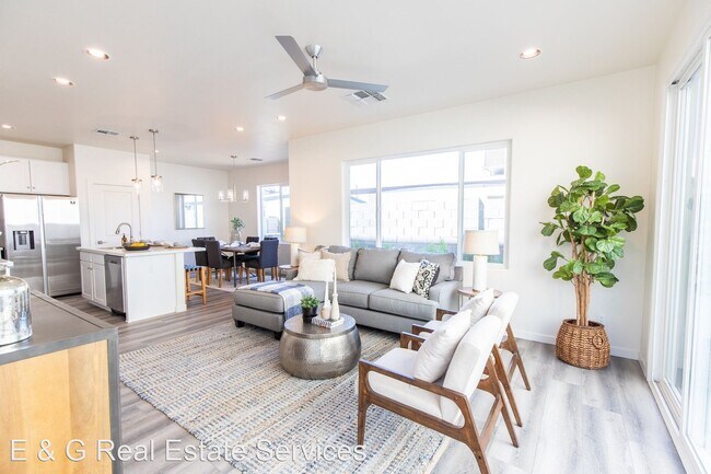 Foto del edificio - 3 br, 2 bath House - 3706 E FLOWER ST
