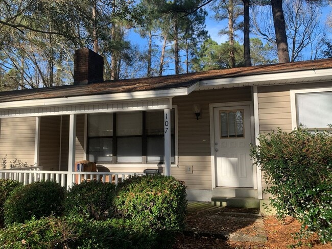 Building Photo - 107 S Edgewood Dr