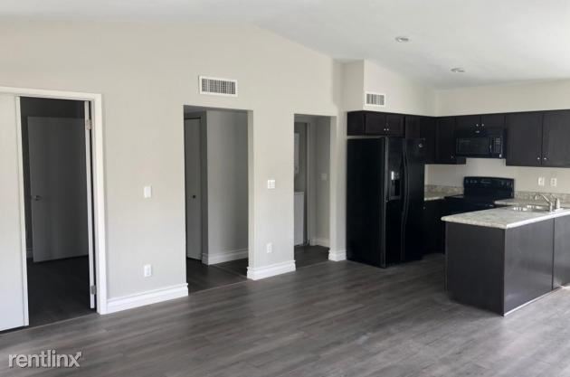 Foto principal - 3348 S Parkside Dr
