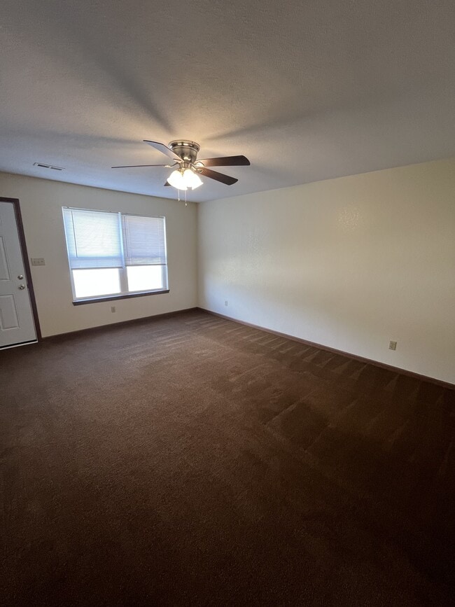 Building Photo - 806 Foster Ln