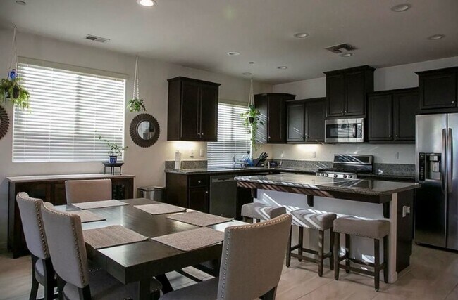 Foto del edificio - Lovely Home for rent in Visalia, Ca