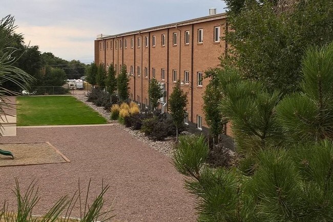 Building Photo - 625 Hathaway Dr
