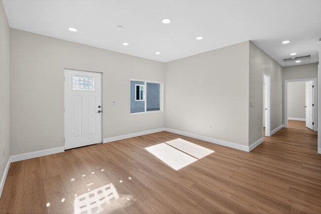 Foto del edificio - 8090 Flanders Dr