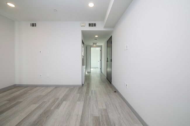 Building Photo - 941 Fedora St