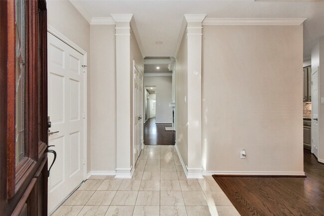 Building Photo - 1506 Forest Home Dr