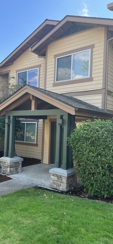 Foto principal - Two Bedroom/Two Bath in the Hillview Condo...