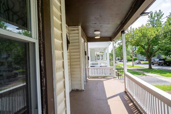 Foto del edificio - 725 Livingston Ave